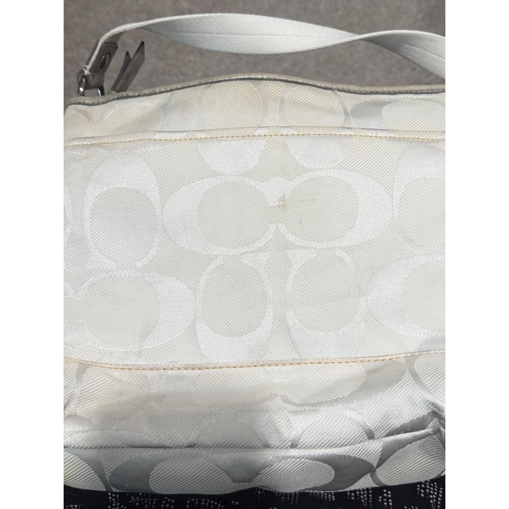 Coach Signature C Monogram White Canvas Shoulder Bag With Flower Charm see pic - Picture 4 of 9